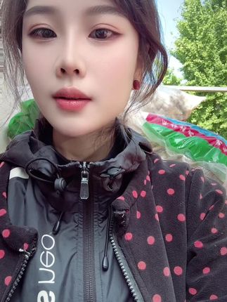 无法沟通的时候,就放弃沟通,人与人相处的原则是,我们不同,但谁都没有错,若无共鸣,沉默即安… 好的关系,连沉默都舒服 错的关系,费劲心思都不对 事来心应 事去心止,有所珍惜,才有所真心,有所懂得,才有所值得