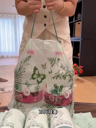 天热就用艾草香氛的垃圾袋,套上垃圾桶都是香香的,还是#免撕垃圾袋#方便又实用 加大加厚#结实耐用#质量杠杠滴#居家好物