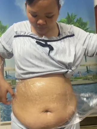 看到妹妹有效果了,我也跟着练,收获不错#发热暴汗精油 ,几天就习惯了,比跑步运动要好坚持#告别大肚腩 #大肚子变小蛮腰 #运动发热精油 #揉腹操