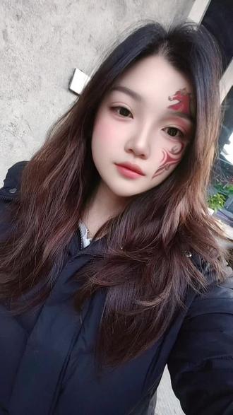 马年行大运。好事连连到。新年是你眼里的光,照进我所有的日常。愿往后朝夕皆如初见,岁岁常欢愉。