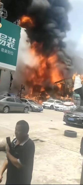 #上热门话题🔥🔥🔥 世事无常,大火无情,意外和明天永远不知道哪个先来,多一份提防,少一份伤害,天干物造,小心火❤️🔥烛#同城实体店
