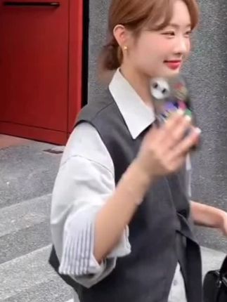 灰色韩系不规则马甲套装女气质休闲衬衫阔腿裤#_上热门 #舞 #舞蹈 #舞蹈视频 #ai绘画跳舞