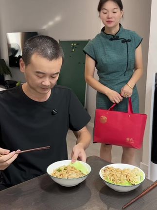 想要家庭过得好,先把老婆照顾好,只有老婆幸福了,全家才会更幸福,姐姐阿姨们,你们说我讲得对吗 #夫妻相处之道 #夫妻日常 #酱牛肉