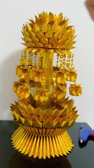 柿柿如意莲花灯教程(6/8) 圆柱所需材料:硬卡纸1张、27*36金色镭射纸1张