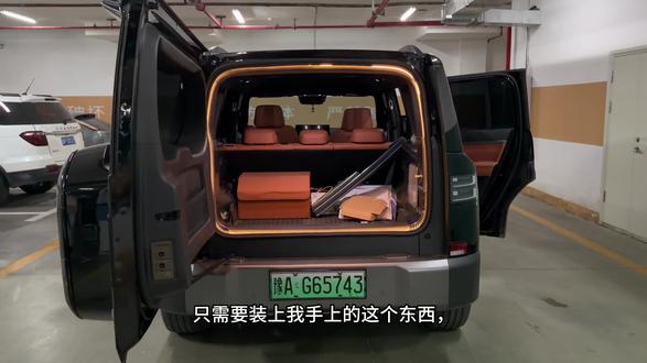 方程豹原车后备箱小白灯特别暗,晚上找东西很不方便装上这条氛围灯带,不仅能提升照明,而且还有满满的氛围感,线路是原车对插的,不用担心取电的问题,简单实用!!!#方程豹 #方程豹钛7 #后备箱氛围灯