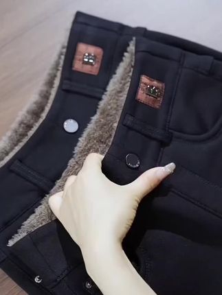 秋冬新款小黑裤加绒裤加厚显瘦高腰紧身韩版百搭小脚裤打底外穿#显瘦显高显腿长 #百搭神裤 #秋冬加绒加厚小黑裤 @DOU+上热门