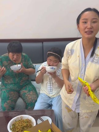 天热不想下厨房不想出门,热干面赶紧吃起来,简单方便味道好,每包里面都有酸豆角,回家一煮调料一拌就好了!#好物推荐🔥 #好物分享 #热干面