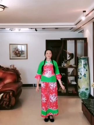 #漂亮村花闪亮登场 《小两口》