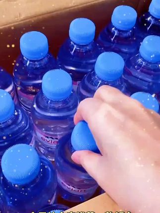 法国原装进口依云矿泉水330ml*24瓶整箱弱碱性水源天然纯净饮用水 #好物分享#热门 #爆款