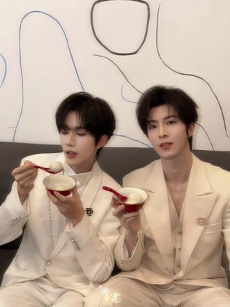 从一见钟情到长长久久的陪伴 我将细细品味这首歌 #desire4#邱鼎杰黄星 #星邱