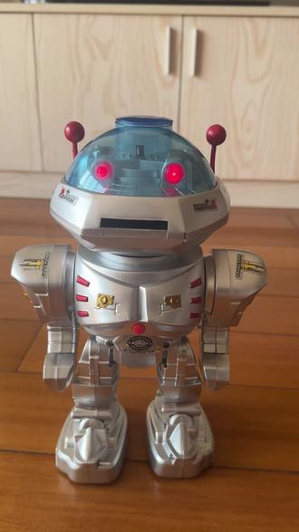 今天在角落里看见你,好像看见小时候的自己。#童年#回忆#t250机器人