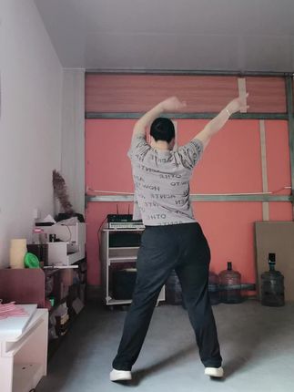 扭胯才是我的爱好😂😂