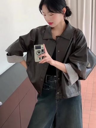 2025秋装女款皮衣外套,咖色条纹袖口拼接设计,小个子酷飒风,日常百搭夹克外套#女款皮衣 #女外套秋冬 #皮衣夹克 #轻熟风穿搭 #ootd穿搭
