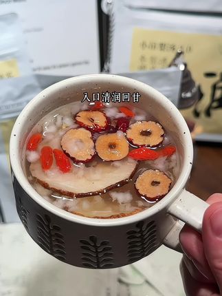 秋天又干又燥!可以试试浣溪茶家这个小吊梨汤!配料巨简单!大人小孩都能喝!入口清润回甘特别舒服~#小吊梨汤 #好喝不贵 #热饮推荐 #秋冬必备 #仙女都在喝什么