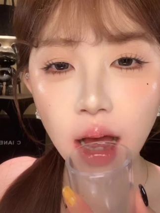姐妹们,稚优泉唇冻终于补货了!!不拉丝,不粘嘴,不沾杯唇动太爱了#稚优泉#稚优泉唇冻 #无限回购的宝藏单品