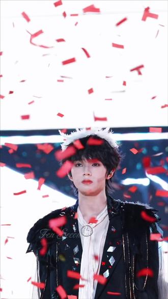 12.26野心家直拍 最后一小段我们LuLu是有在认真唱的
不知道为什么麦没有声音…
#王橹杰 #王橹杰四代惊鸿主唱 #新年音乐会tf家族 #王橹杰未来可期