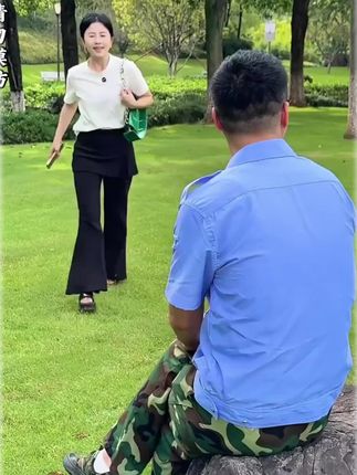 董事长乔装大扮去相亲.没想到竟然遇到这种事剧情。