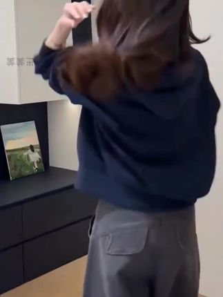 #轻松拿捏慵懒风穿搭#早秋穿搭公式来了#早秋不费力显贵穿搭#学会穿搭技巧真的很重要#谁能拒绝秋日学院风穿搭