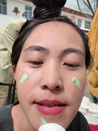 拍一发二【西藏包邮】深层清洁毛孔补水保湿控油叶绿素洗面奶