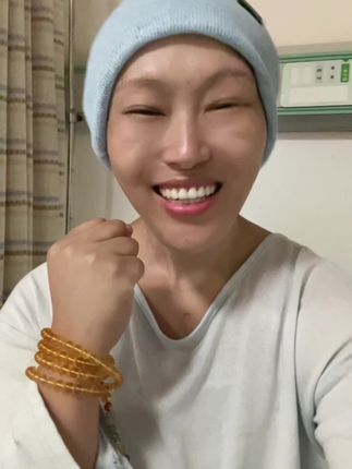 9年抗癌路,往返医院成日常。撑过来全凭硬扛,风雨过后,我已不是从前的我,相信绝境重生。