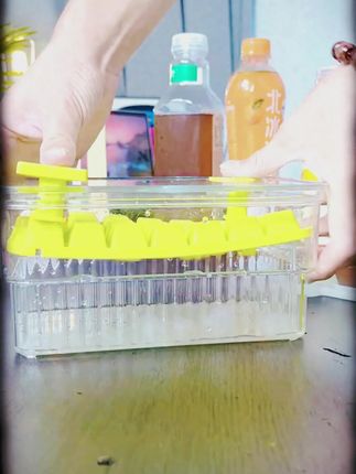 10s就能做好冰格!又快又好!取冰还不脏手 ,特干净 #按压冰格 #制冰模具 #好物推荐 #超实用 Howsentrip按压冰块模具冰格制冰盒冻冰块神器家用自制储冰盒冰箱