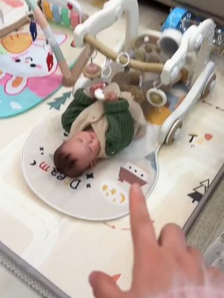 集健身架,钢琴架,积木桌和学步车于一体的#健身架,根本不会闲置,可以玩好久,价格真的很合适,真的是挖到宝了!#宝妈带娃解放双手 #宝宝玩具 #婴儿钢琴脚踏健身架 #哄娃神器