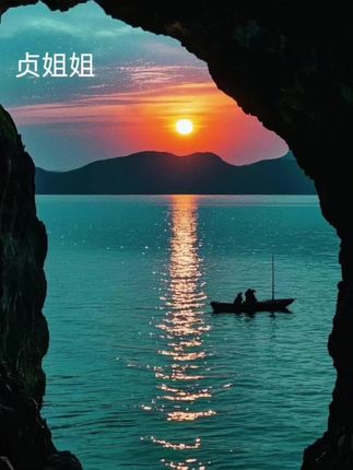 一口红肠,唤醒老上海人小时候的回忆,肉香纯粹又浓郁,每一口都超有嚼劲,越嚼越香