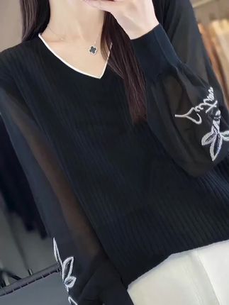 #好物推荐 蕾丝打底衫女秋装2025新款大码针织上衣宽松遮肉显瘦薄款V领毛衣#秋季穿搭#遮肉显瘦#谁穿谁好看#穿搭