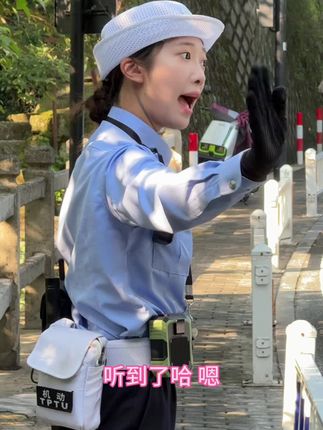 兔子警官劝告驾驶员,声音好温柔 #现场实拍 #杭州 #正能量