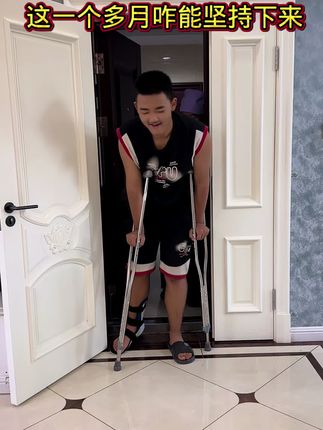 生活中的意外,总是不期而遇,都说小孩在跌跌撞撞中成长,难免会有磕磕碰碰,但是那种心疼只有当妈的才懂,一个妈妈最痛苦的,不是自己有多苦,而是孩子受伤,痛在儿身疼在娘心!余生只愿你一生无忧,健康成长…… #愿宝贝快点好起来#孩子平安健康是做父母最大的心愿