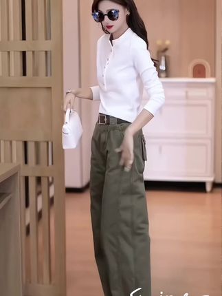 #早秋姐感穿搭气质顶满#早秋𣎴费力显贵穿搭#早秋穿搭公式来了#入秋的笫一件流光单品#高腰宽松工装裤弯刀裤