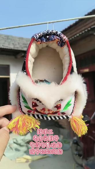 #民间艺术传承 孩子奶奶做的老虎头鞋子~~