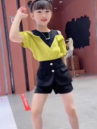 #我要上热门 女童夏季楼肩套装2025新款中大童时髦洋气假件套#女童夏季套装 #高品质童装 #女童穿搭 #谁穿谁好看 @DOU+上热门 @DOU+小助手 @巨量千川