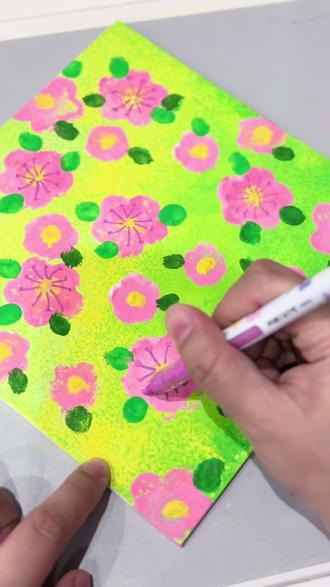 艺术启蒙🎨|桃花朵朵开🌸好运自然来~ 人类幼崽的艺术时刻🎨
没有复杂的技巧,只有指尖的烂漫
用海绵印章一点一按,粉色桃花就开满了画布
桃花朵朵开,好运自然来~🌸🌸🌸#一起来画画吧 #创作者中心 #创作灵感