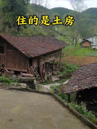 谁懂呀,由于我不停的带带带,日子也变得越来越幸福啦,幸福就是一日三餐都有你,一起去旅游,一起自驾游。#幸福的样子 #桃木手串