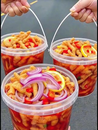 【现做现发】蒜香柠檬酸辣无骨鸡爪去骨留筋冷链1000g/罐即食生鲜#无骨鸡爪 #鸡爪 #舌尖上的味道 #蒜香柠檬鸡爪 #好吃到停不下来 @DOU+小助手
