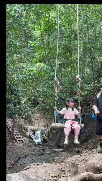瑶总丛林徒步探险真勇敢😅西双版纳玩飞了#瑶一瑶小肉包 #旅游 #萌娃 #搞笑 #抖音二创激励计划