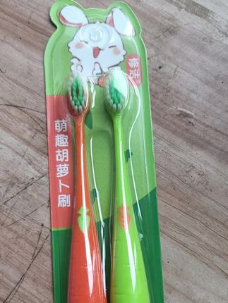 修洁儿童牙刷胡萝卜可爱造型3-12岁软毛牙刷宝宝牙刷胡萝卜#儿童牙刷#儿童软毛牙刷 #实惠 #超实用 #牙刷