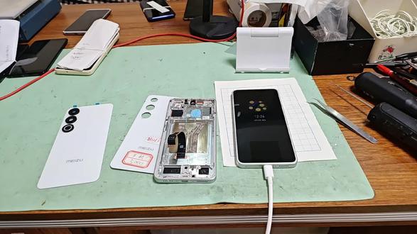 魅族21note手机屏幕摔坏了后盖也裂开了直接发来更换原装原厂全新带框屏幕和后盖完美复活