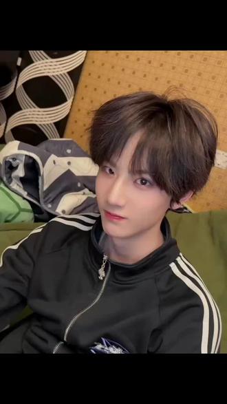 把妈妈的心搞的一团乱,还在这里萌萌的笑!#李煜东