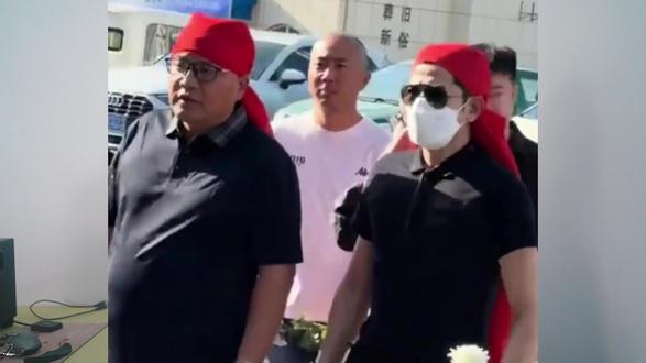 郭富城陪方媛回老家奔丧!灵堂前跪别外公 #郭富城方媛