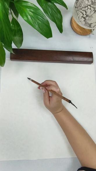 母亲节主题绘画 国画康乃馨|一笔一画,皆是感恩。带孩子们用传统笔墨,为妈妈送上最温柔的节日祝福。
#每日一画 #母亲节 #国画康乃馨#母亲节礼物 #零基础学画画