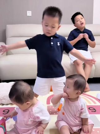 家有男孩子都来试试今年很火爆的老钱风套装啊~#帅气穿搭 #夏季套装 #潮童必备 #骗你生男孩 #老钱风