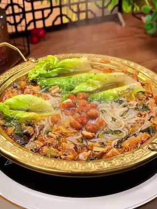 猜小哥家的鸡肉米线,鸡肉大块,米线顺滑,汤汁浓郁,一口嗦下去太满足了。#太好吃了 #速食美食#鸡肉米线