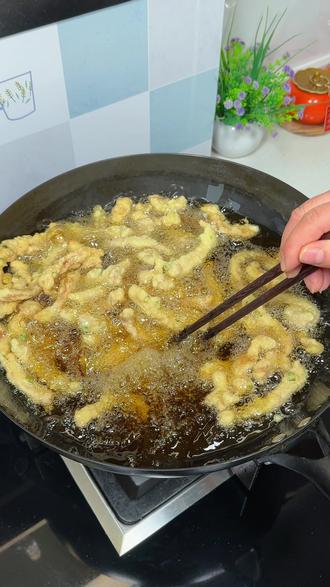 过年家家户户都会炸小酥肉,学会像我这么炸酥酥脆脆,太好吃了 #炸小酥肉 #过年氛围提前搞起来了 #小酥肉 #小酥肉专用粉