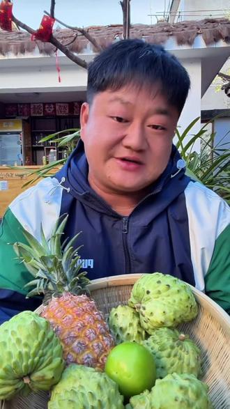 脆嫩双吃的清甜芭乐,脆吃爽口爆汁,软吃绵密香甜,蘸酸梅粉吃更好吃,一口沦陷热带风味#芭乐 #优质农产品 #新鲜应季水果