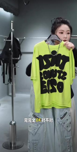 七乐乐家儿童新款夏季中大童短袖洋气时尚男女童潮流T恤卷边设计#字母t恤穿搭 #被追着要链接的裤子 #炫酷洋气牛仔工装裤 #百搭短袖 #爆款