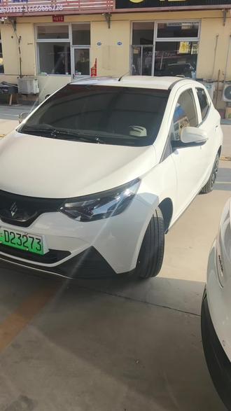 最新到店,2024年上牌,江铃小麒麟,续航201公里,四门四座版本,原车漆,倒车影像,倒车雷达,气囊,目前安全行驶7000公里,价格亲民,喜欢的私信我吧#江铃小麒麟 #江铃EV2