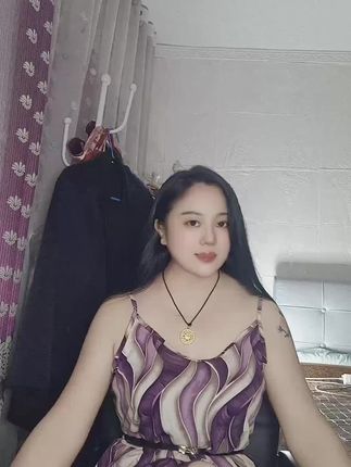 全网都在唱这首歌,梦里的梦,梦里有你, 当你梦见一个人的时候,不是他在想你也不是他在遗忘你。而是你的潜意识里面一直都有他,于是以梦的形式告诉你“你一直在想他”。是你的身体感受到了想念,替你见了一面朝思暮想的。