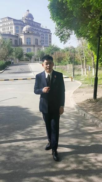 #手捧鲜花 #博乐 #婚礼主持人
无论你在这个世界的什么地方,我都会带着你喜欢的花去找你。